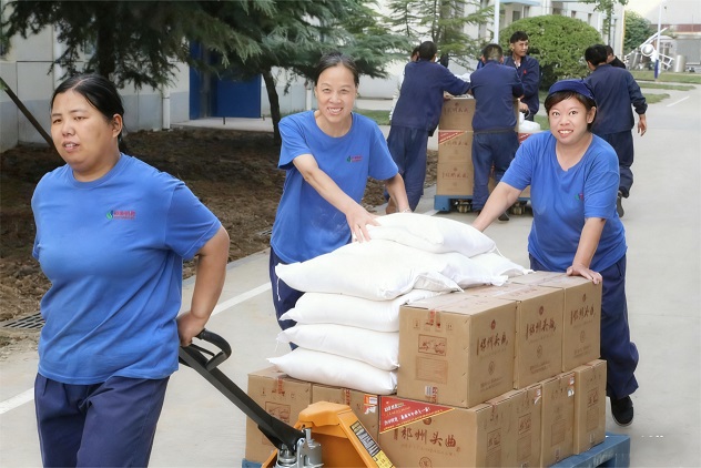 情暖雙節(jié)，愛(ài)滿(mǎn)藥都 藥都集團(tuán)中秋、國(guó)慶福利發(fā)放活動(dòng)圓滿(mǎn)落幕