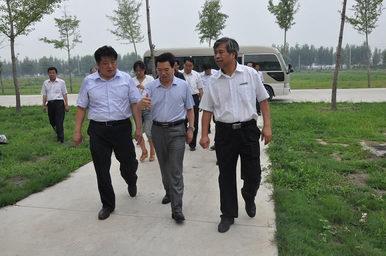 河北省委常委、副省長(zhǎng)聶辰席來(lái)藥都集團(tuán)視察指導(dǎo)工作